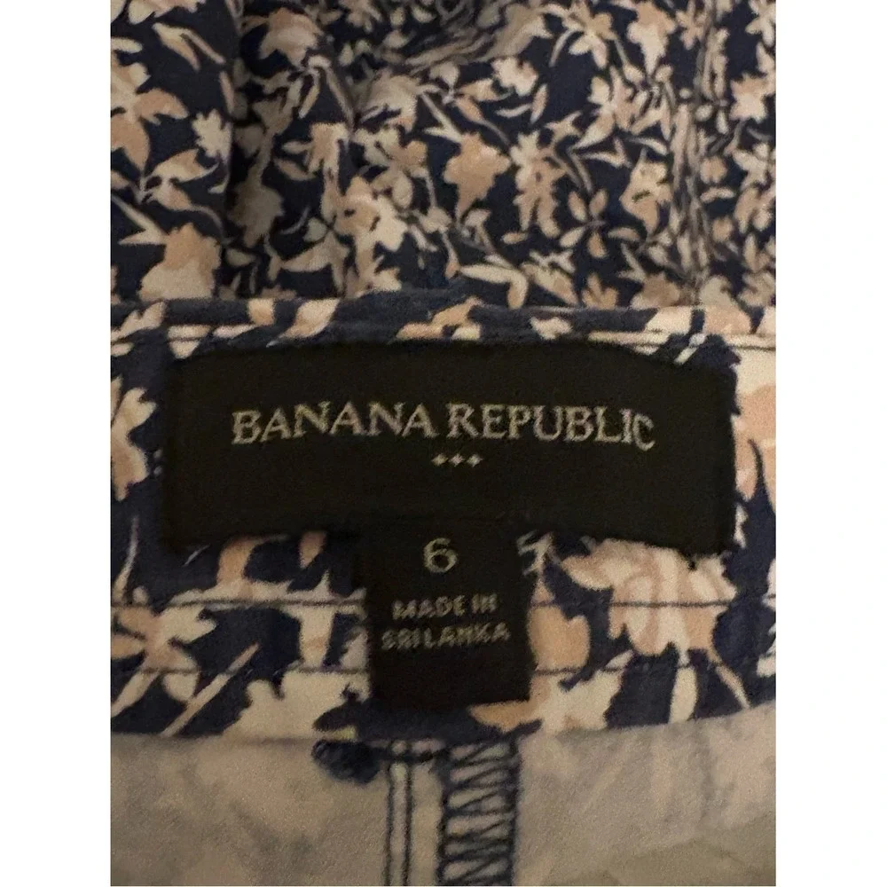Banana Republic Floral Navy and Blush Women's Shorts‎